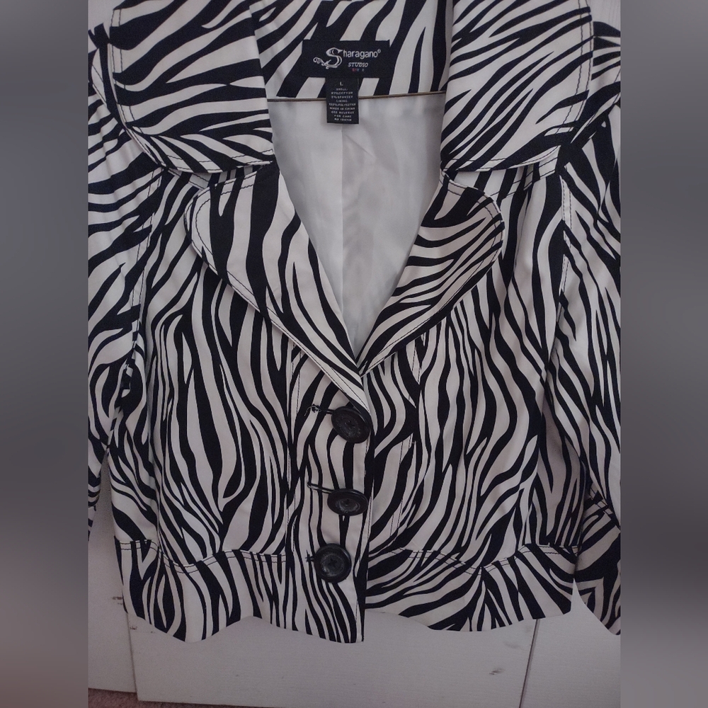 Sharagano Black and White Notched Collar Button Down Jacket